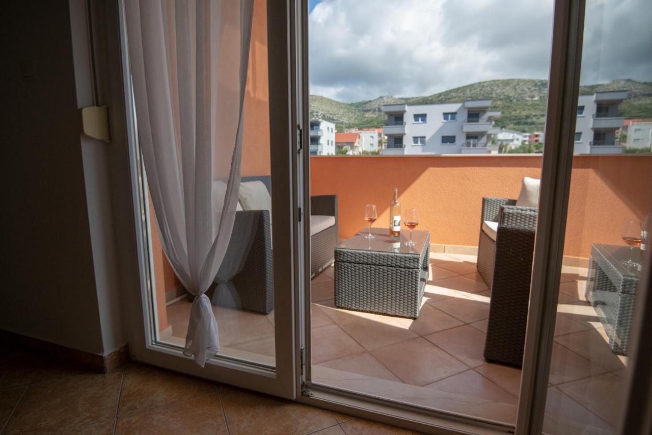 Apartments Mamut Trogir Exterior foto
