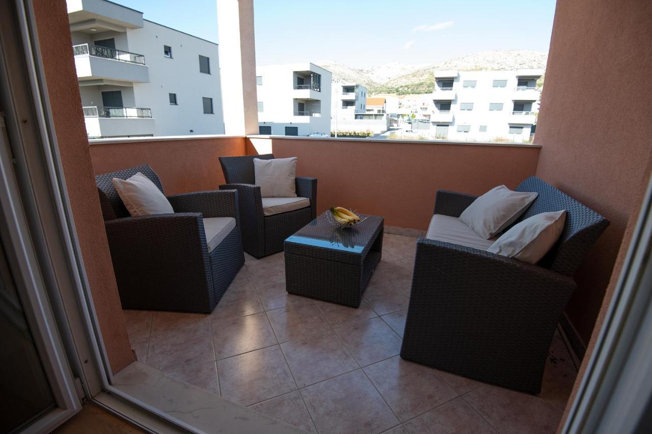 Apartments Mamut Trogir Exterior foto