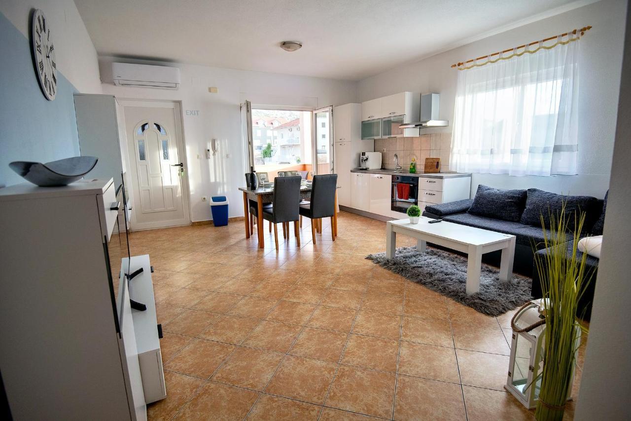 Apartments Mamut Trogir Exterior foto